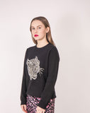 pulli damen sweatshirt pullover kaschmirpullover wollpullover strickpullover damen qualität tierpullover hochwertig kaschmir wolle cashmere sweater langarmpullover lässig Insta-Pullover oberteil strickware nachhaltig fair sustainable capsule lounge loungewear cozy kuschelig gemütlich homewear relax hausanzug home office homeoffice luxuriös lässig stylisch stylish extravagant außergewöhnlich design  black schwarz pailettenpullover pailetten black schwarz silber sequin leopard sparkling quality